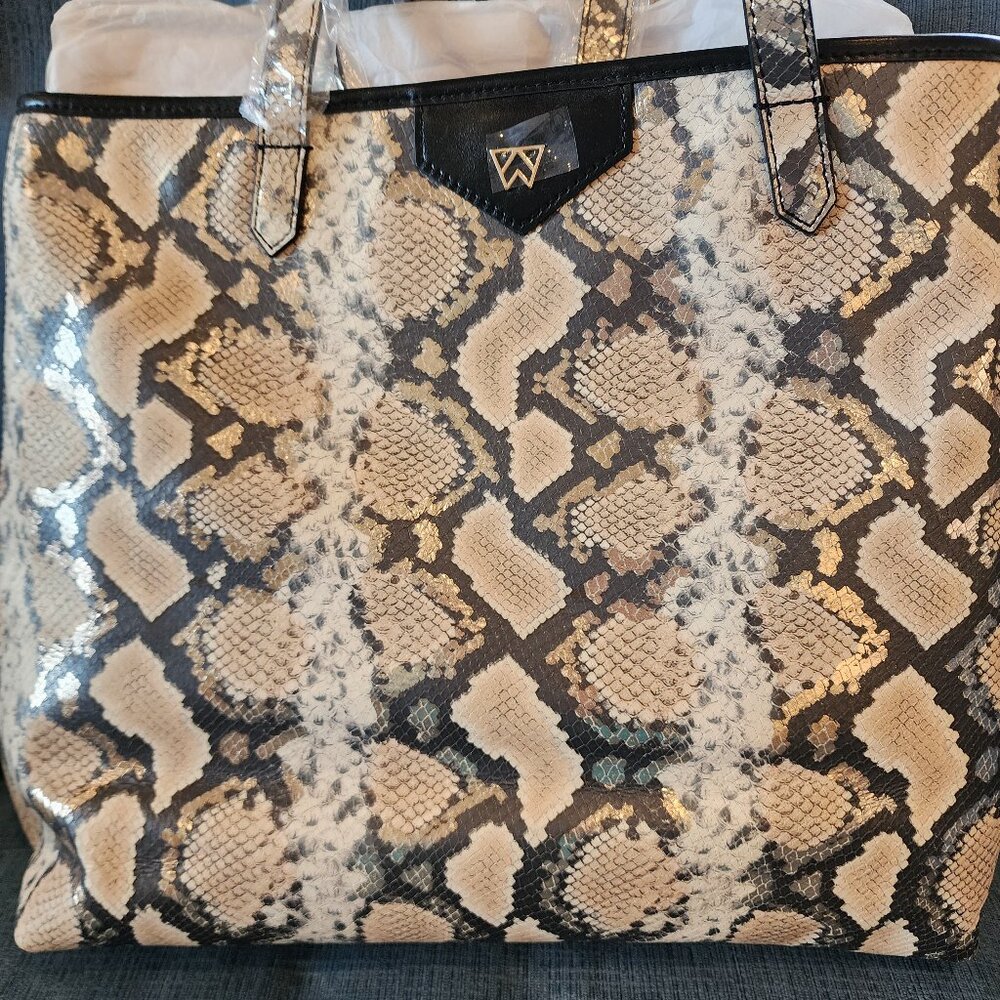 Kelly Wynne bag
